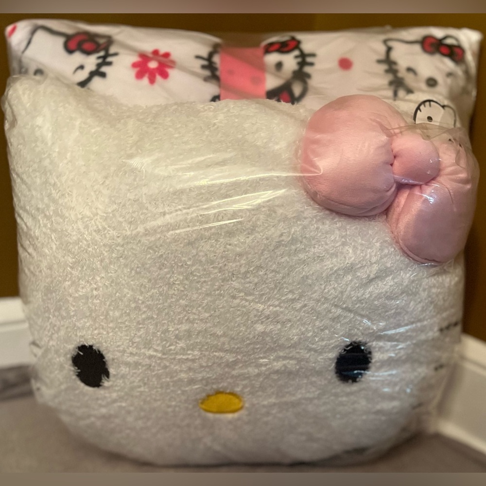 Hello Kitty Pillow Set New